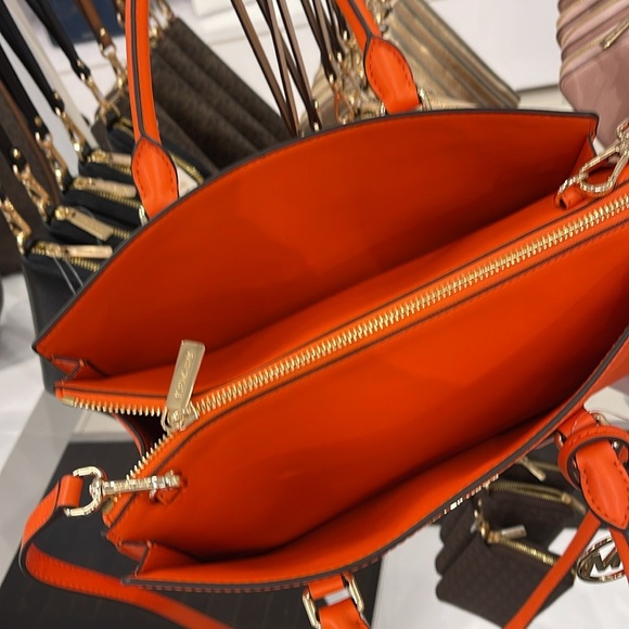 MICHAEL KORS
Sheila Md CZ Faux Saffiano Leather CZ Satchel Crossbody 
POPPY
NWT - Picture 4 of 16